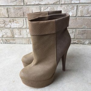 New JustFab Analyn Platform Booties Size 7 🌸